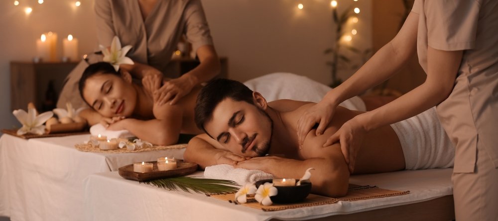 Young,Couple,Receiving,Massage,In,Spa,Salon